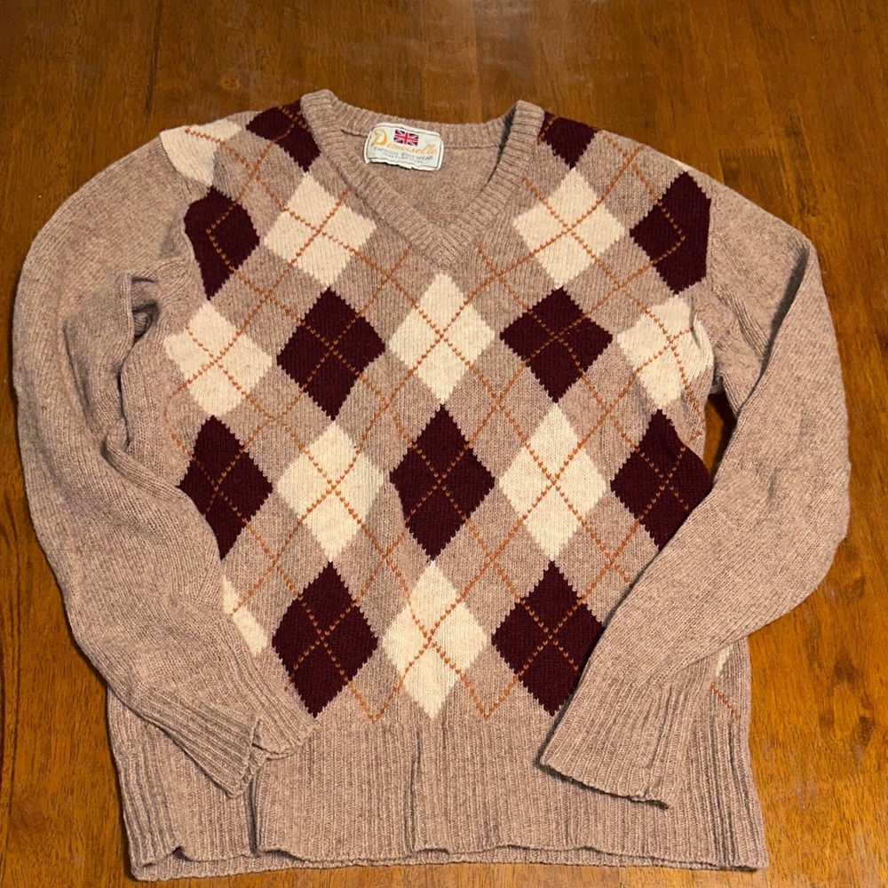 V-Neck 100% wool Argyle Sweater in Beige and Burgundy